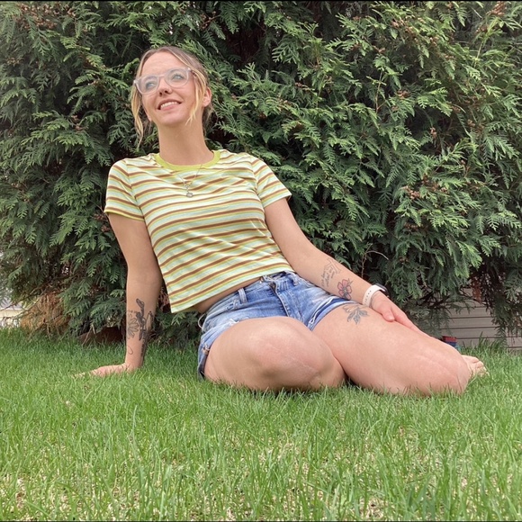 🐣 Retro/Vintage Multi-Style Short Sleeve Top ~ NWT - Picture 3 of 4